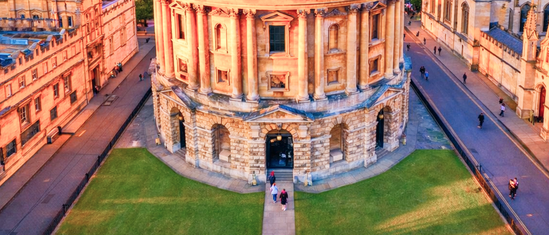 Oxford or Cambridge university architecture